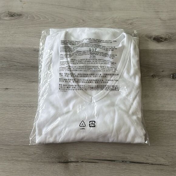 GAP Modern V-Neck T-Shirt White XL/T NWT IN PACKAGE - Picture 5 of 7